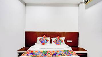 Egyptian cotton sheets, premium bedding, in-room safe, free WiFi