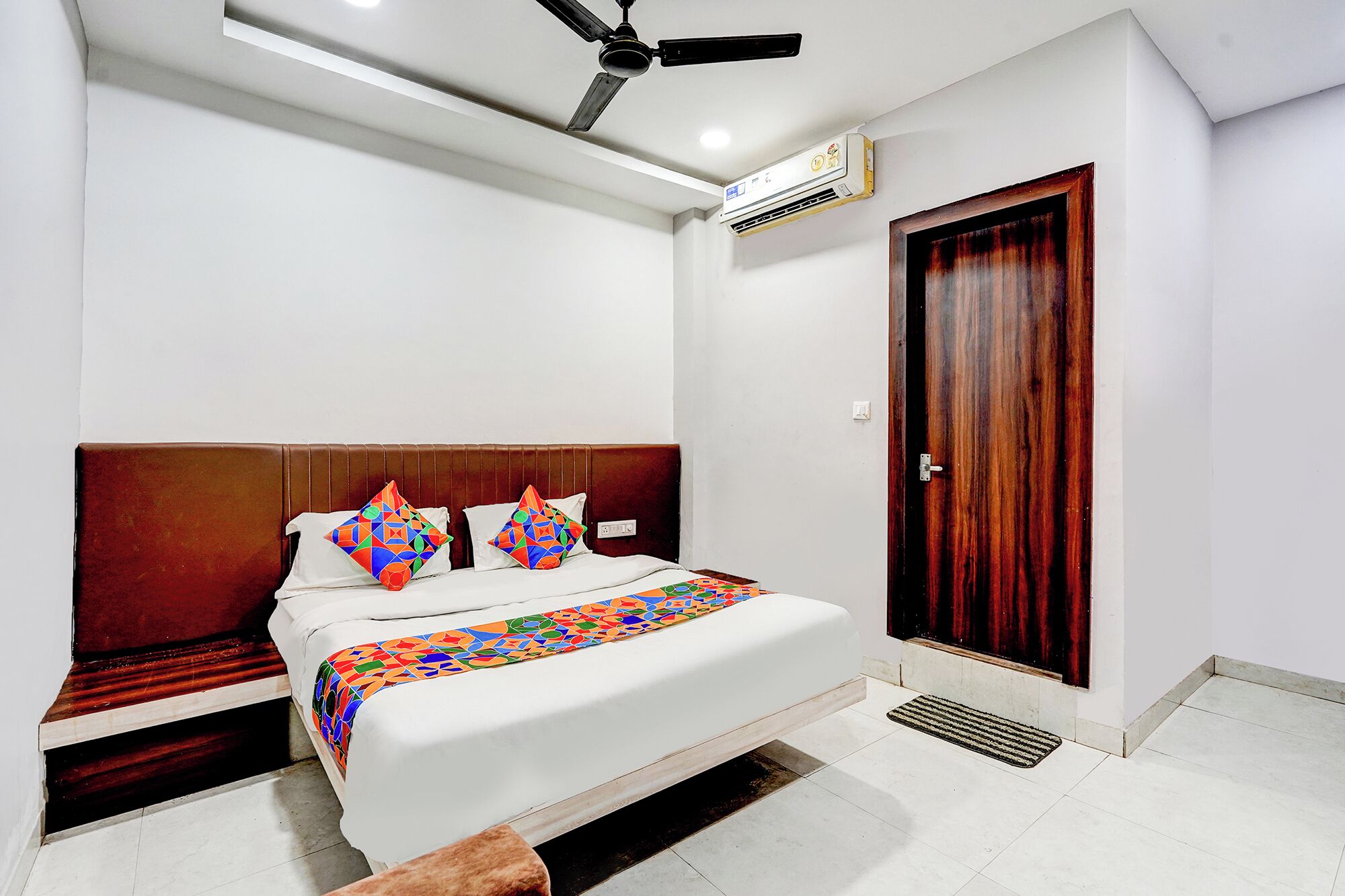 Egyptian cotton sheets, premium bedding, in-room safe, free WiFi