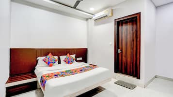 Egyptian cotton sheets, premium bedding, in-room safe, free WiFi