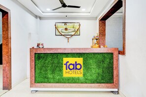 Reception - Fabhotel P2 And Resort (Bhopal)