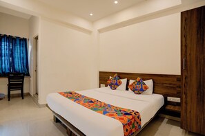 Egyptian cotton sheets, premium bedding, in-room safe, free WiFi - FabHotel Purple Grand - Jalahalli West (Bangalore)