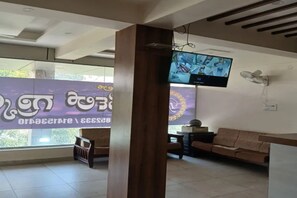 Lobby sitting area - Fabhotel Purple Grand (Bangalore)