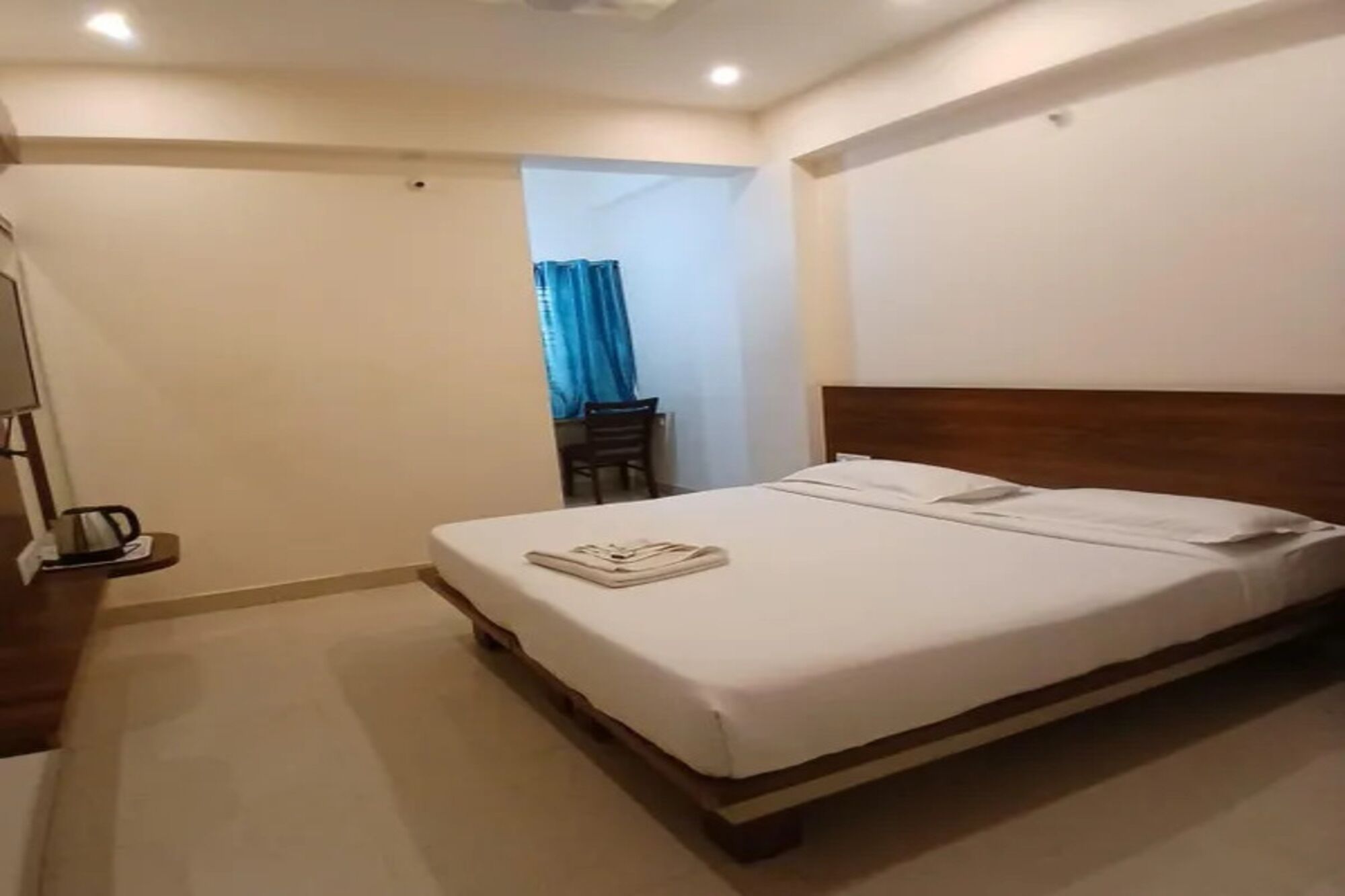 Egyptian cotton sheets, premium bedding, in-room safe, free WiFi