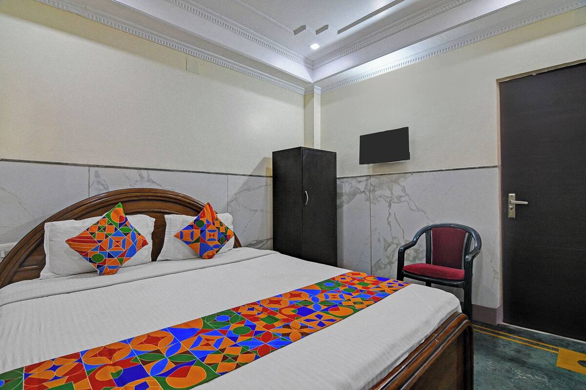 Premium Room | Egyptian cotton sheets, premium bedding, in-room safe, WiFi (free)
