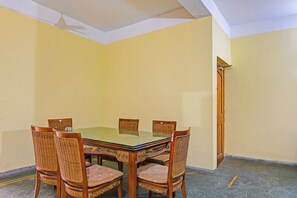 Family dining - Fabhotel Step Inn I (Bhubaneshwar)
