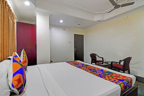 Egyptian cotton sheets, premium bedding, in-room safe, free WiFi - Fabhotel Step Inn I (Bhubaneshwar)