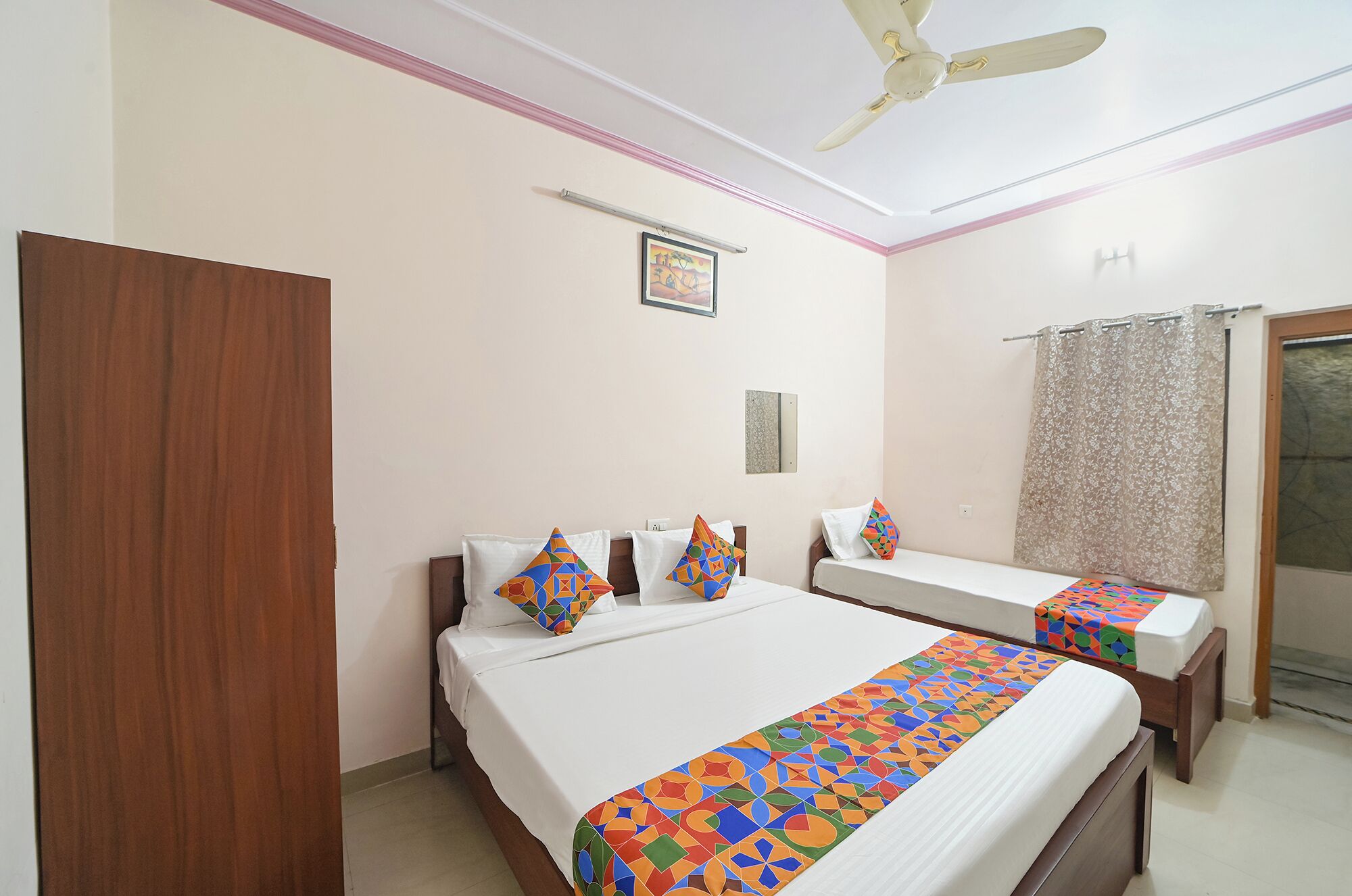 Egyptian cotton sheets, premium bedding, in-room safe, desk