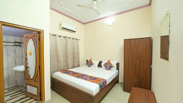 Egyptian cotton sheets, premium bedding, in-room safe, free WiFi