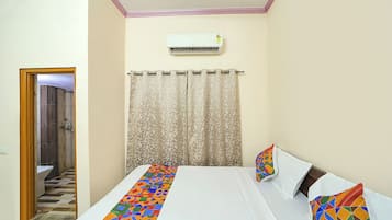 Egyptian cotton sheets, premium bedding, in-room safe, free WiFi