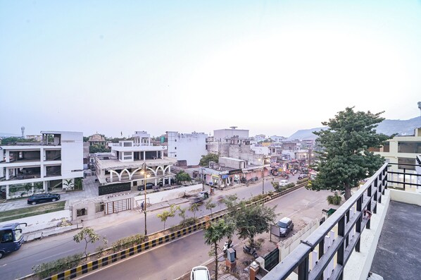 شرفة على السطح