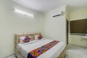 Egyptian cotton sheets, premium bedding, in-room safe, free WiFi - Fabhotel Honey Grand (Hyderabad)
