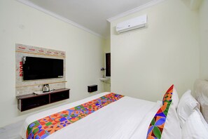 Egyptian cotton sheets, premium bedding, in-room safe, free WiFi