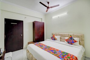 Egyptian cotton sheets, premium bedding, in-room safe, free WiFi - Fabhotel Honey Grand (Hyderabad)