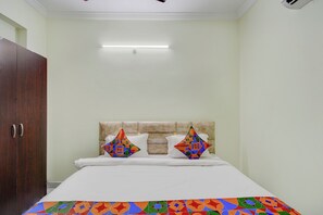 Egyptian cotton sheets, premium bedding, in-room safe, free WiFi