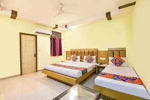 Egyptian cotton sheets, premium bedding, in-room safe, free WiFi - Fabhotel Golden Gate Deluxe (New Delhi)