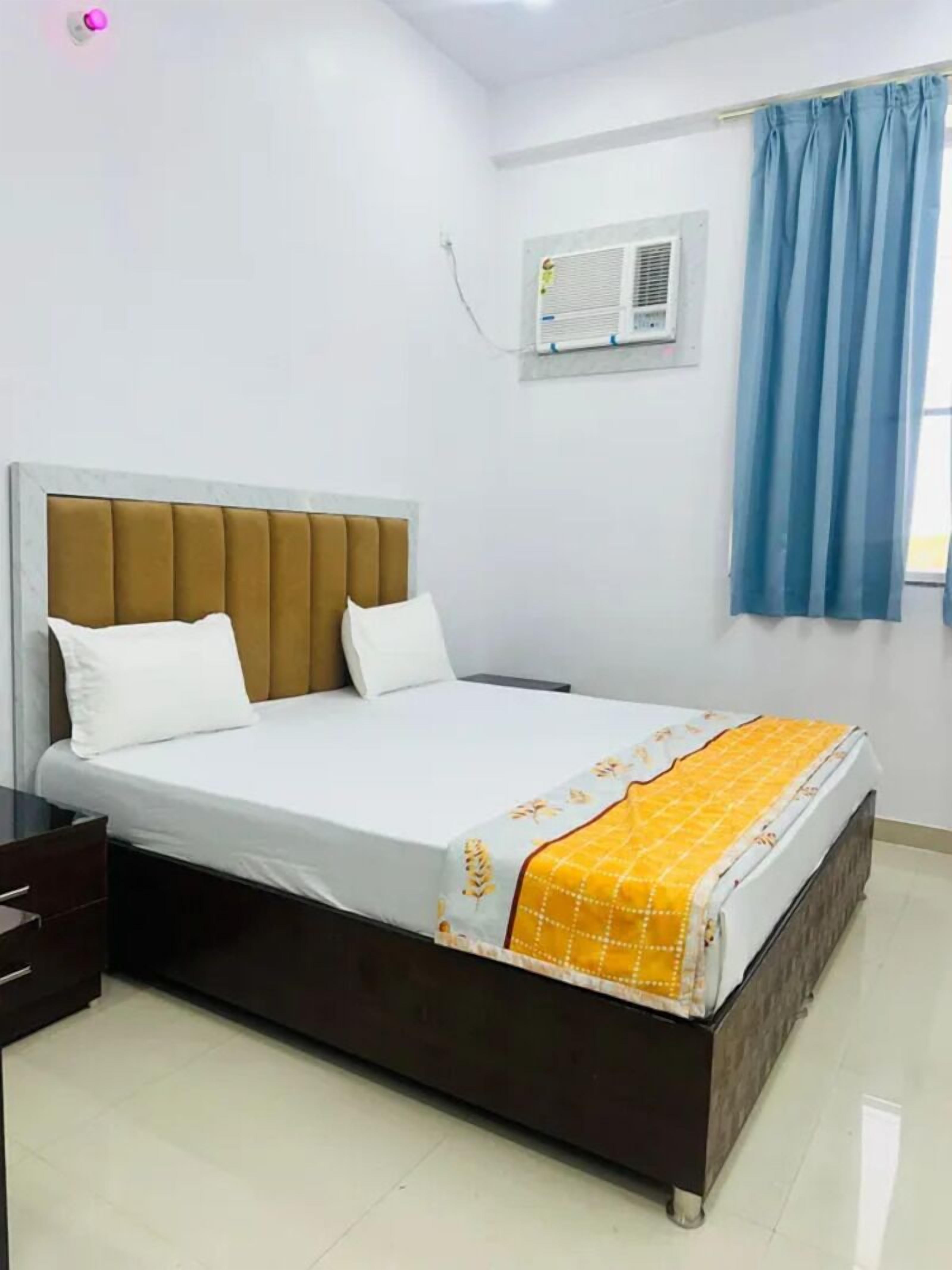 Egyptiske bomuldslagner, premium-sengetøj, pengeskab på værelset