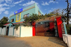 Property entrance - Via Atithi Inn (Varanasi)