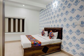 Egyptian cotton sheets, premium bedding, in-room safe, free WiFi