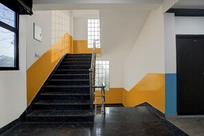 Staircase - Fabhotel Atithi Inn (Varanasi)