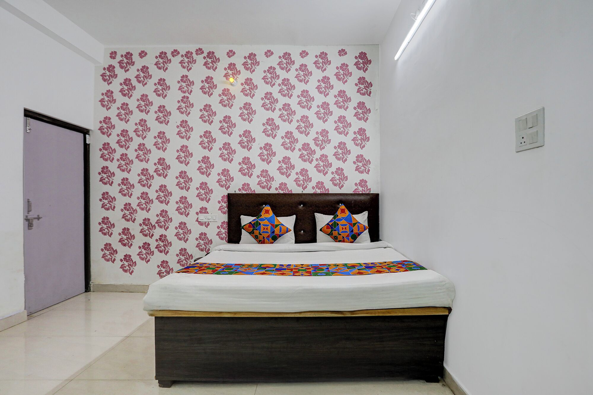 豪華客房 | 埃及棉床單、高級寢具、房內夾萬、免費 Wi-Fi