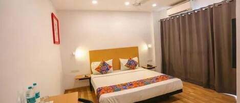 Deluxe Room | Egyptian cotton sheets, premium bedding, in-room safe, free WiFi