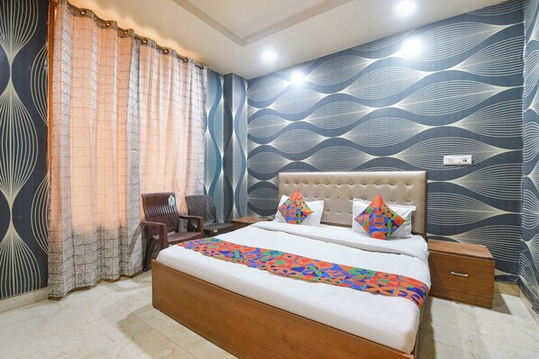 Egyptian cotton sheets, premium bedding, in-room safe, free WiFi