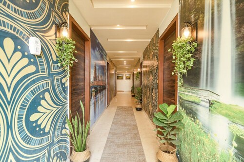 Fabhotel Royal Residency Sector 11