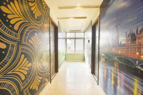 Fabhotel Royal Residency Sector 11