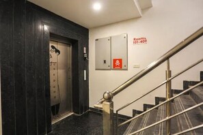 Lift - Fabhotel Sunshine Comfy Stay (Pune)