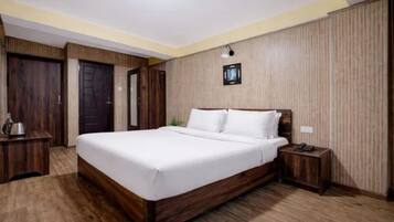 Egyptian cotton sheets, premium bedding, in-room safe, free WiFi