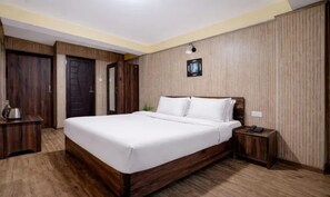 Egyptian cotton sheets, premium bedding, in-room safe, free WiFi - Fabhotel Lorung Residency (Darjeeling)