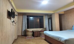 Egyptian cotton sheets, premium bedding, in-room safe, free WiFi - Fabhotel Lorung Residency (Darjeeling)