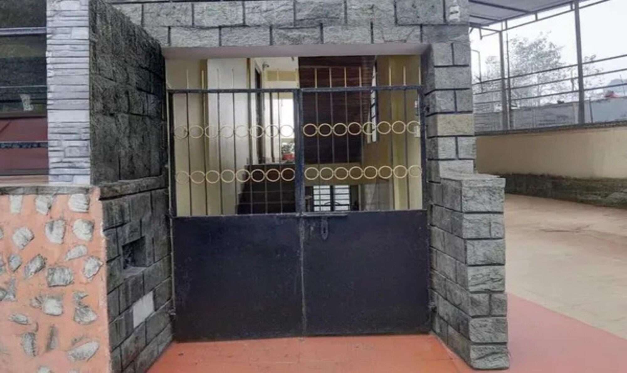 Entrée de l’hébergement