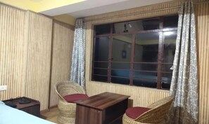 Egyptian cotton sheets, premium bedding, in-room safe, free WiFi