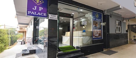 واجهة المنشأة