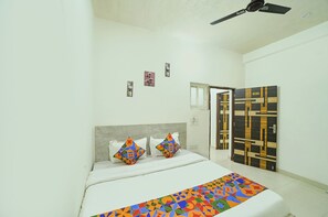 Deluxe Room | Egyptian cotton sheets, premium bedding, in-room safe, free WiFi - Fabhotel The Petra (Jaipur)