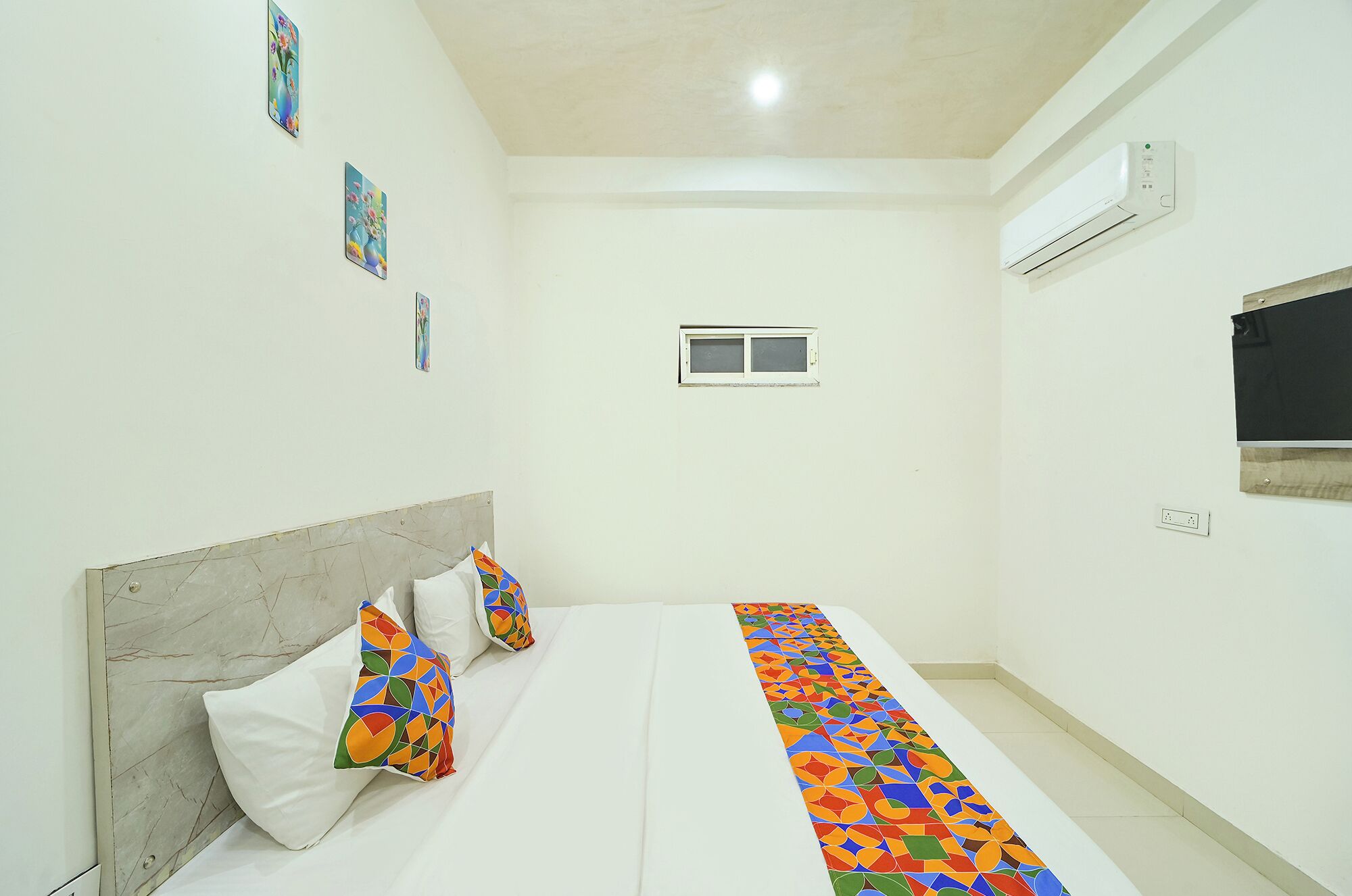 Egyptian cotton sheets, premium bedding, in-room safe, free WiFi