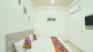 Egyptian cotton sheets, premium bedding, in-room safe, free WiFi