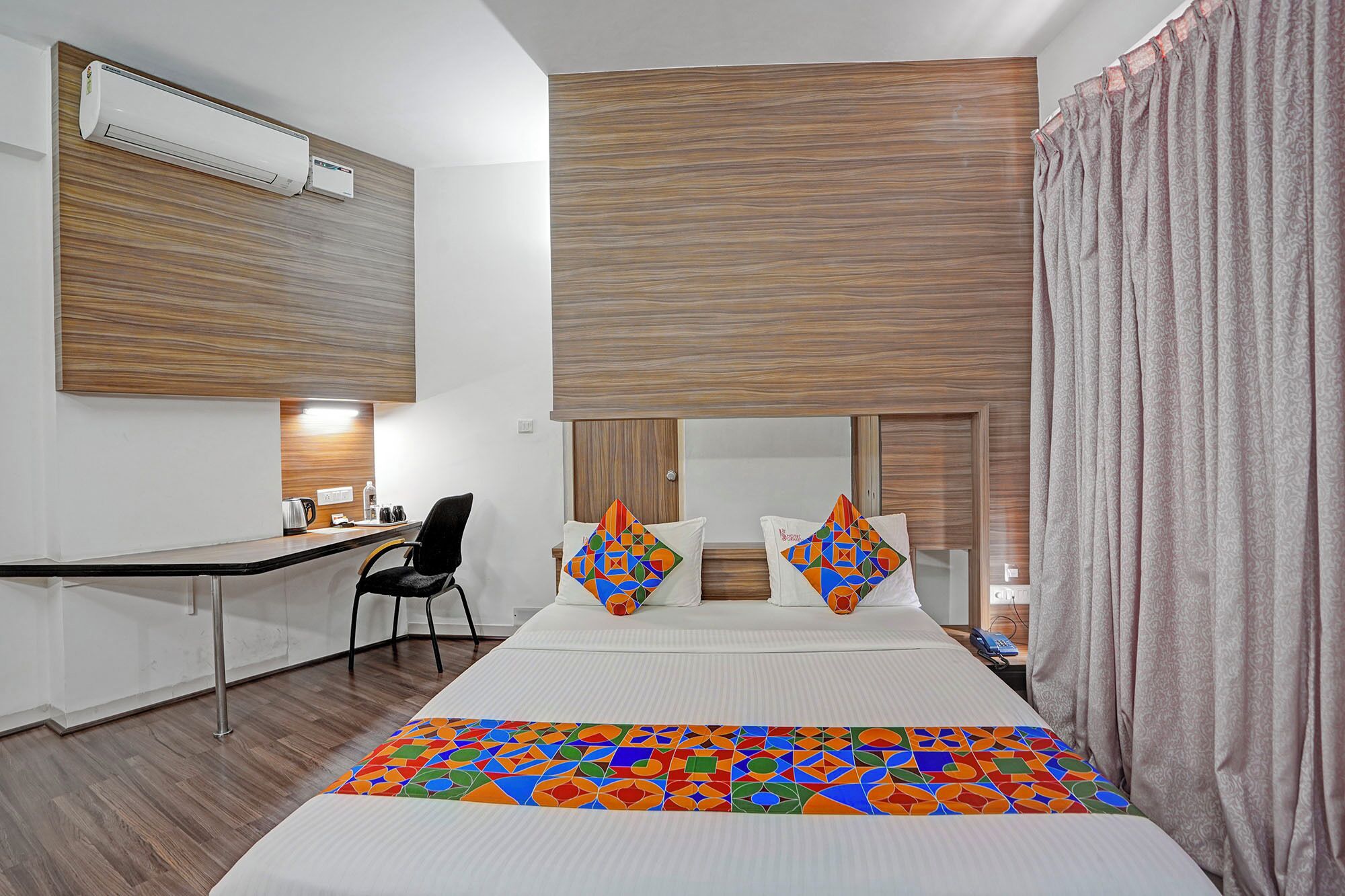 Egyptian cotton sheets, premium bedding, in-room safe, free WiFi