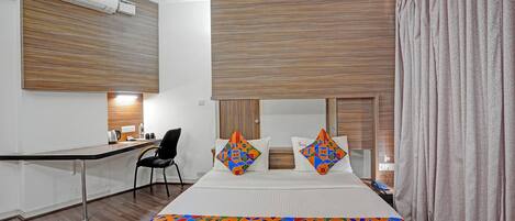 Egyptian cotton sheets, premium bedding, in-room safe, free WiFi