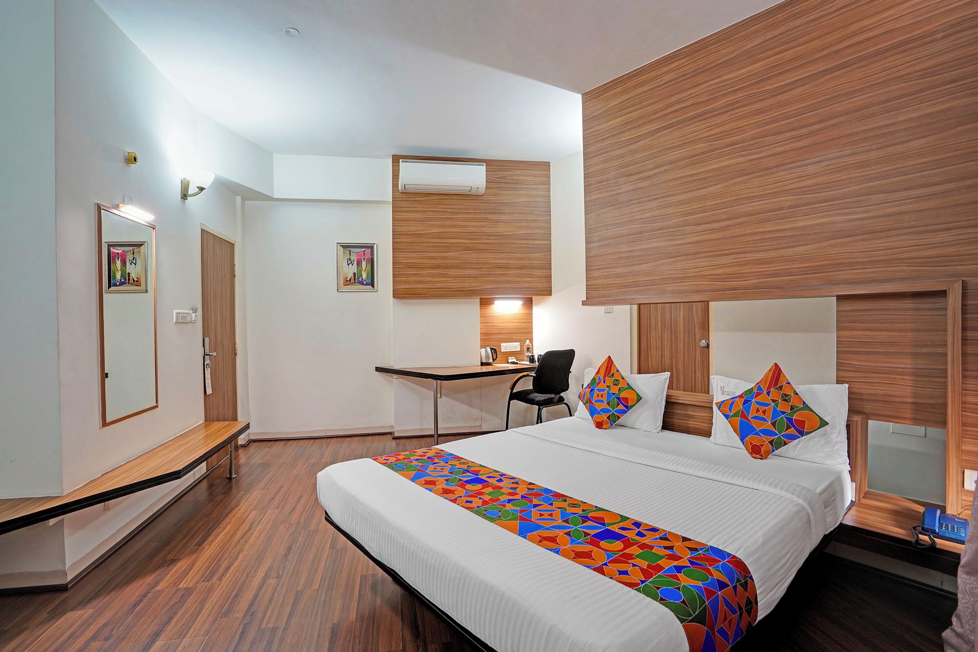 Egyptian cotton sheets, premium bedding, in-room safe, free WiFi