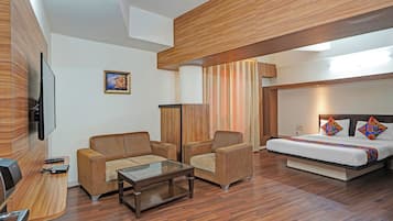 Egyptian cotton sheets, premium bedding, in-room safe, free WiFi