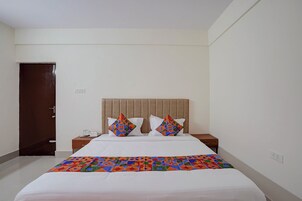 Egyptian cotton sheets, premium bedding, in-room safe, free WiFi