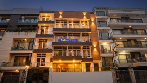 A multi-story building with a sign for 'fab hotels'. - Fabhotel 82 Inn (New Delhi)