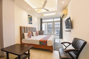 Deluxe Room | Egyptian cotton sheets, premium bedding, in-room safe, free WiFi - Fabhotel 82 Inn (New Delhi)