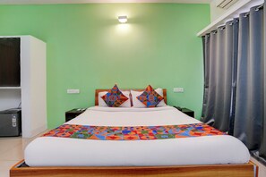 Egyptian cotton sheets, premium bedding, in-room safe, free WiFi - Fabhotel Bay Breeze (Morjim)