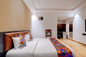 Egyptian cotton sheets, premium bedding, in-room safe, free WiFi - Fabhotel Bay Breeze (Morjim)
