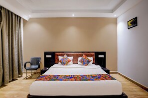 Egyptian cotton sheets, premium bedding, in-room safe, free WiFi - Fabhotel Bay Breeze (Morjim)