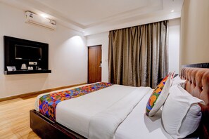 Egyptian cotton sheets, premium bedding, in-room safe, free WiFi - Fabhotel Bay Breeze (Morjim)