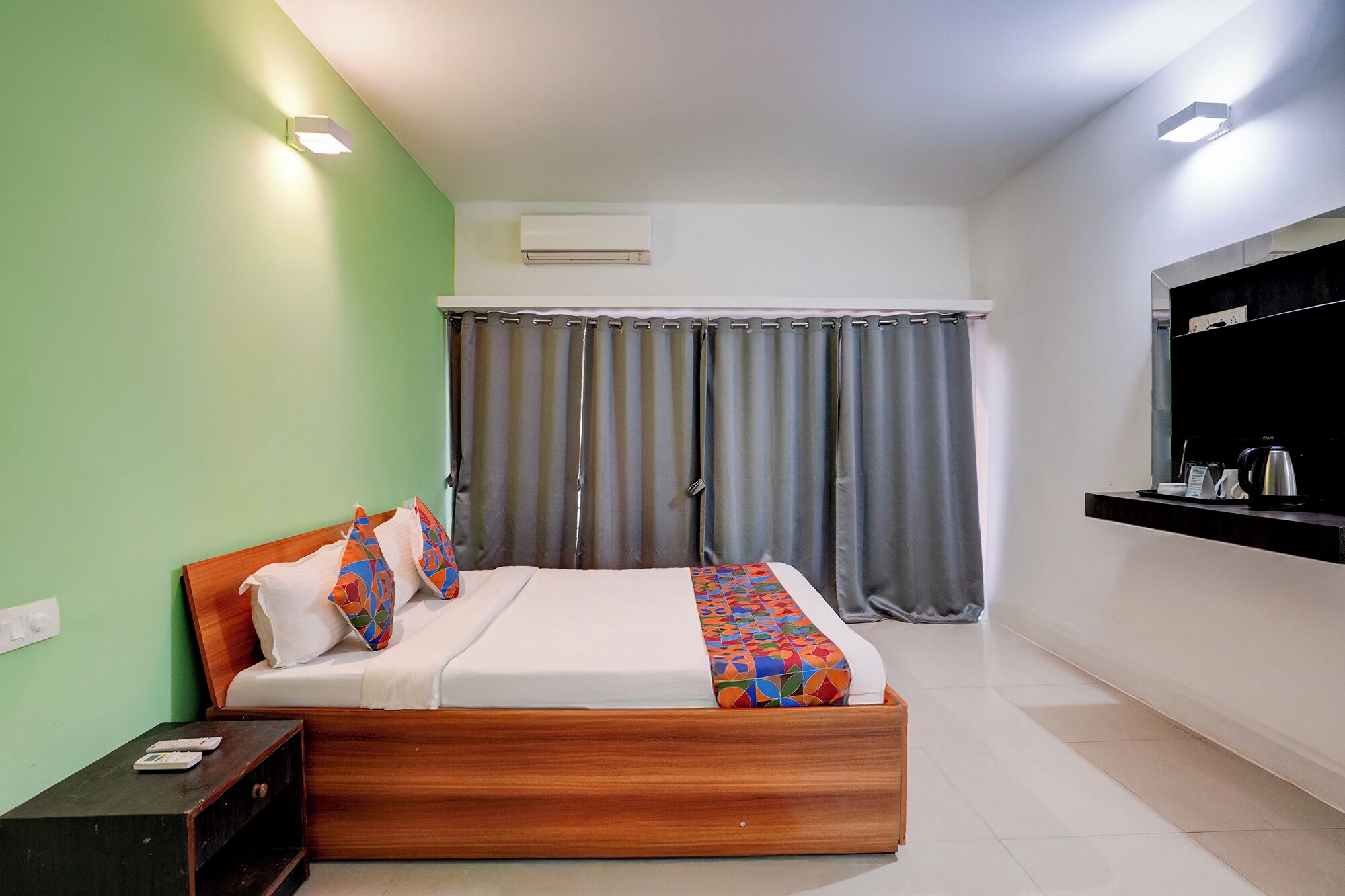 Egyptian cotton sheets, premium bedding, in-room safe, free WiFi